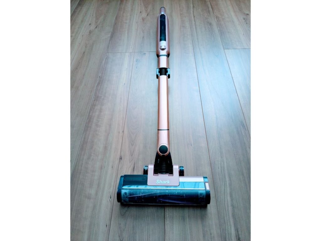 シャーク掃除機を床に置いて撮影した全体像