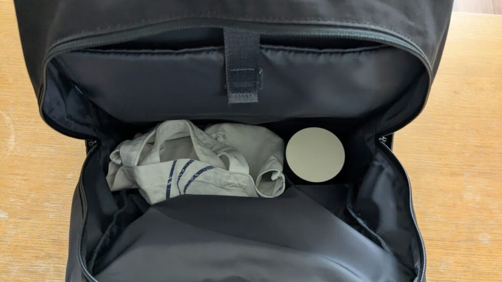 KINTOトラベルタンブラーを通勤カバンに入れた状態