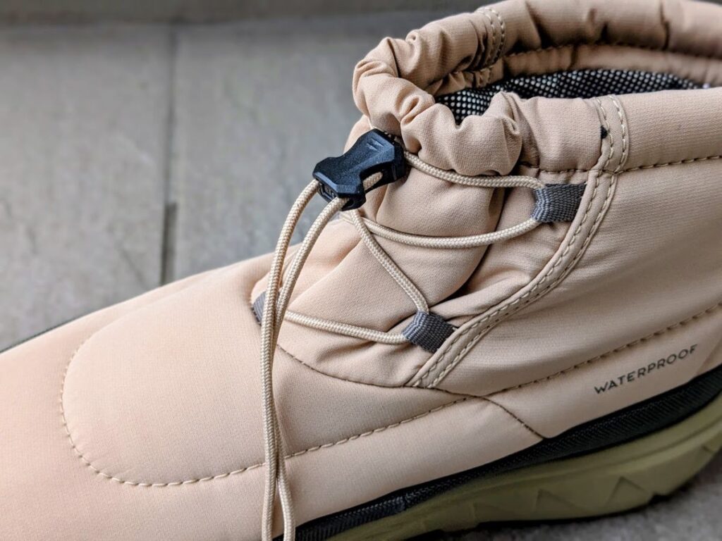 コロンビア イエローテイルの閉じ紐を映した画像