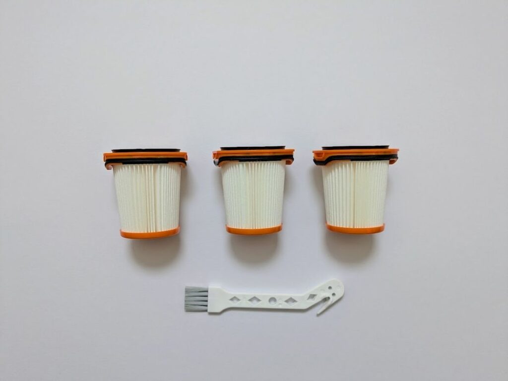 シャークEVOPOWER SYSTEMの交換用フィルター3個と掃除用ブラシ