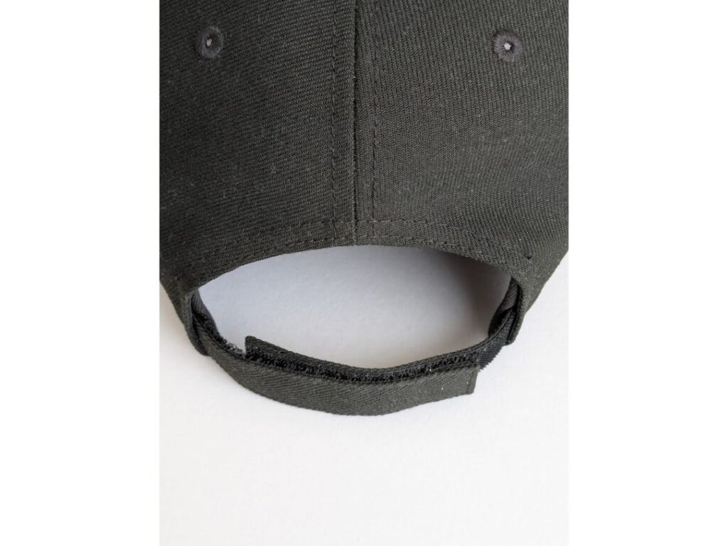 ニューエラ9FORTYドジャースキャップのアジャスター(留めた状態)のアップ