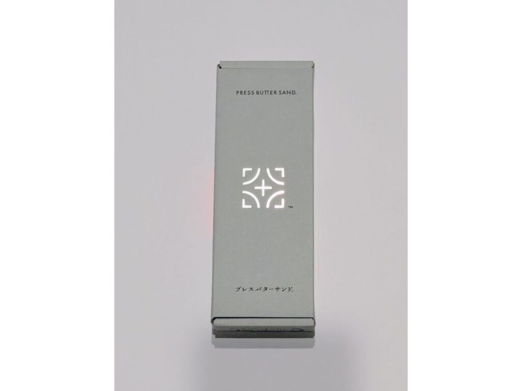 プレスバターサンドの箱を映した画像