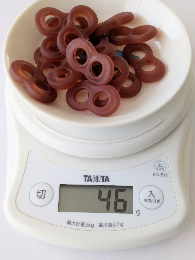 忍者めし鋼をスケールに載せた画像。総量は46g